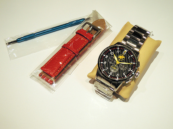 HUNTING WORLD 腕時計・赤革ベルト、工具付・野本時計店